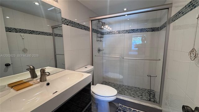 903 NE 27th Ave 903, Hallandale Beach, FL 33009