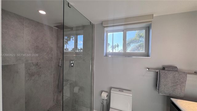 903 NE 27th Ave 903, Hallandale Beach, FL 33009