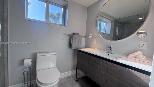 903 NE 27th Ave 903, Hallandale Beach, FL 33009