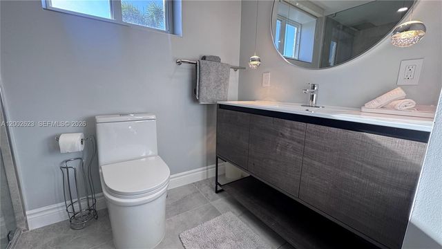 903 NE 27th Ave 903, Hallandale Beach, FL 33009