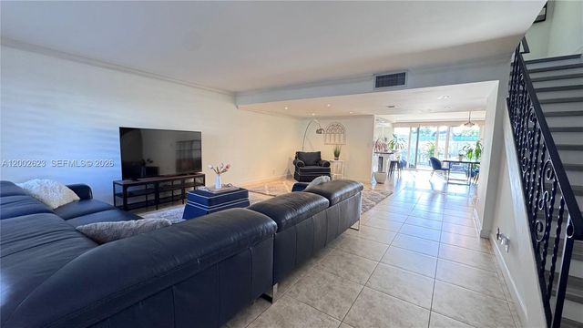 903 NE 27th Ave 903, Hallandale Beach, FL 33009