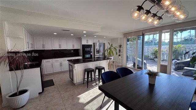 903 NE 27th Ave 903, Hallandale Beach, FL 33009