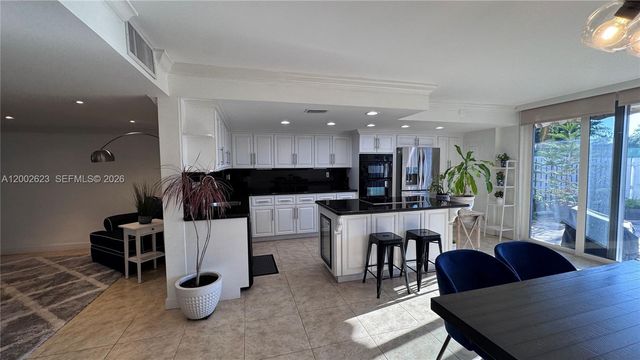 903 NE 27th Ave 903, Hallandale Beach, FL 33009