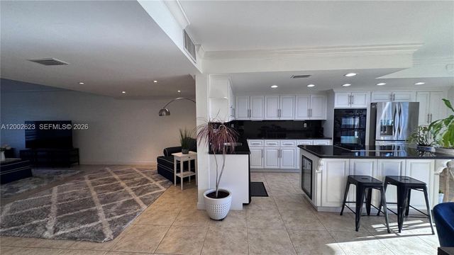 903 NE 27th Ave 903, Hallandale Beach, FL 33009