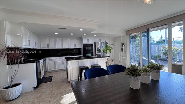 903 NE 27th Ave 903, Hallandale Beach, FL 33009