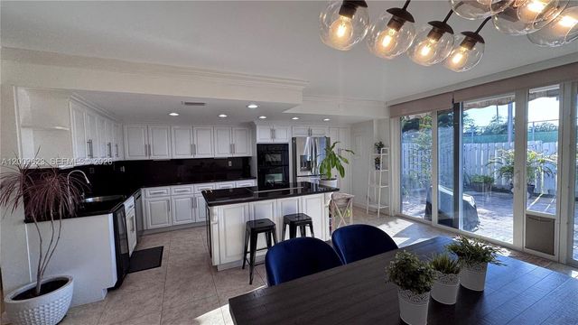 903 NE 27th Ave 903, Hallandale Beach, FL 33009