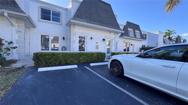 903 NE 27th Ave 903, Hallandale Beach, FL 33009