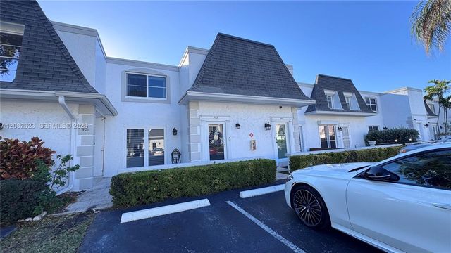 903 NE 27th Ave 903, Hallandale Beach, FL 33009