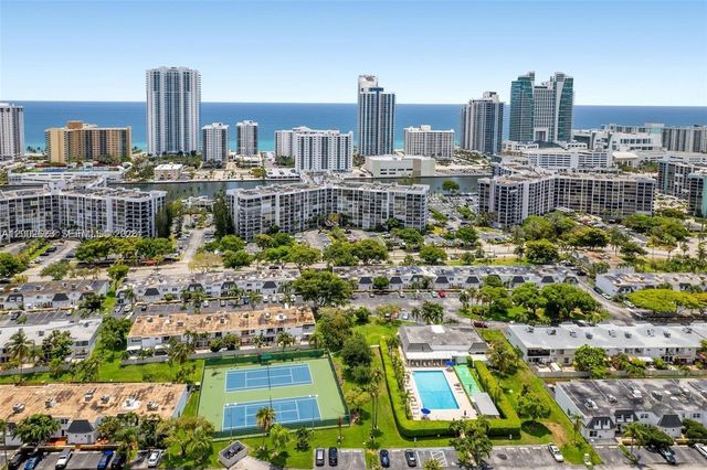 903 NE 27th Ave 903, Hallandale Beach, FL 33009