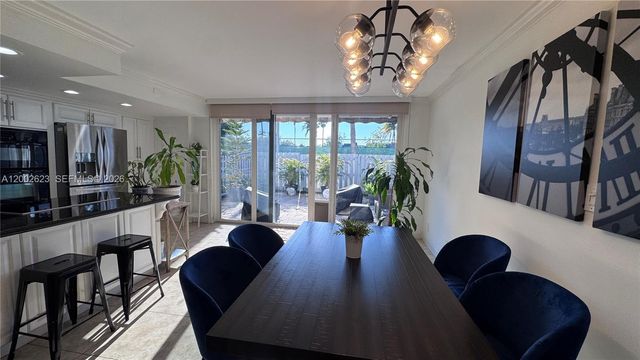 903 NE 27th Ave 903, Hallandale Beach, FL 33009