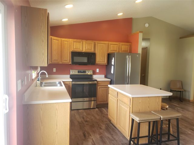 5500 Kacena Avenue, Marion, IA 52302