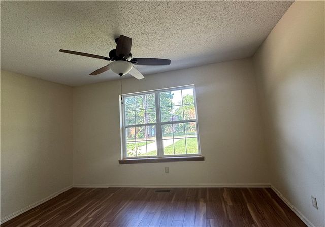 213 N Shore Drive, Russellville, AR 72802