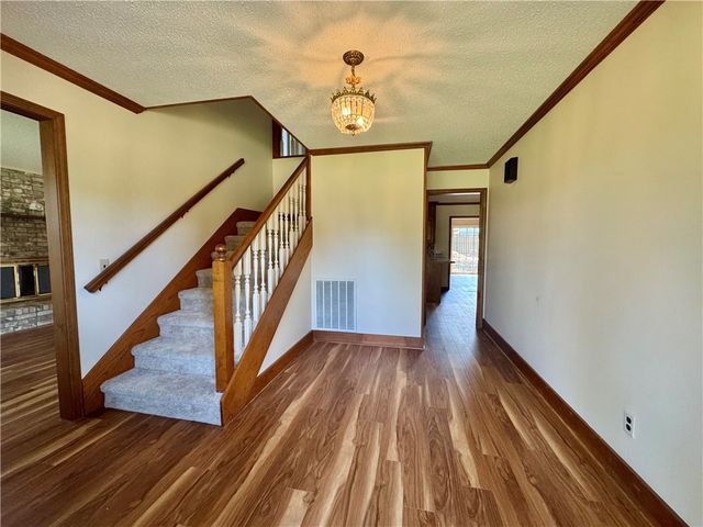 213 N Shore Drive, Russellville, AR 72802