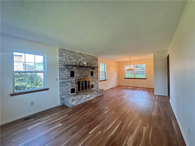 213 N Shore Drive, Russellville, AR 72802