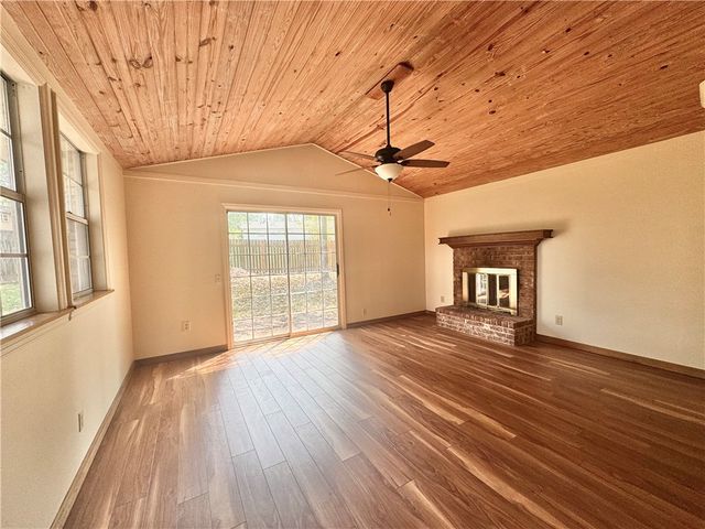 213 N Shore Drive, Russellville, AR 72802