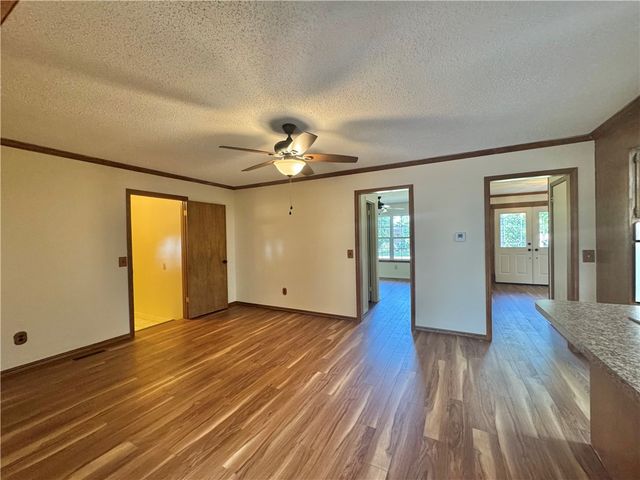 213 N Shore Drive, Russellville, AR 72802