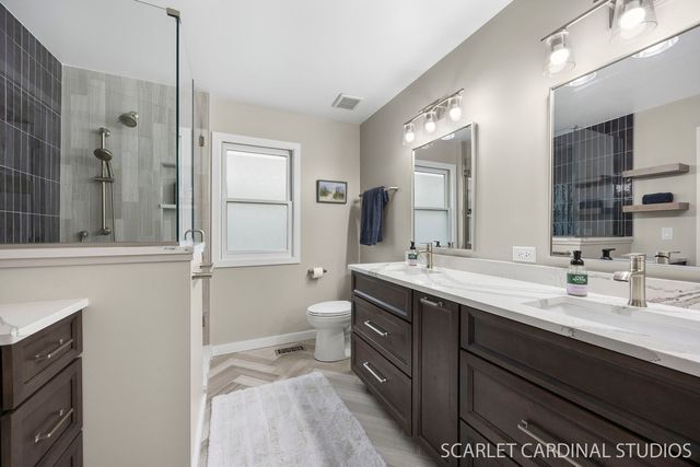 2875 Carriage Way, Aurora, IL 60504