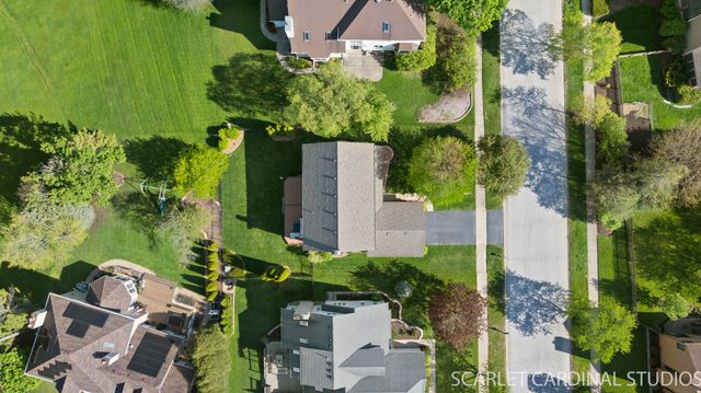 2875 Carriage Way, Aurora, IL 60504