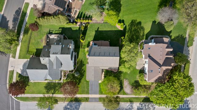 2875 Carriage Way, Aurora, IL 60504