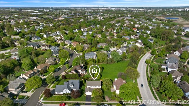 2875 Carriage Way, Aurora, IL 60504