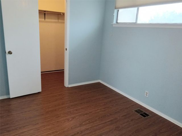 910 E Meadowmere LN S, Austin, TX 78758