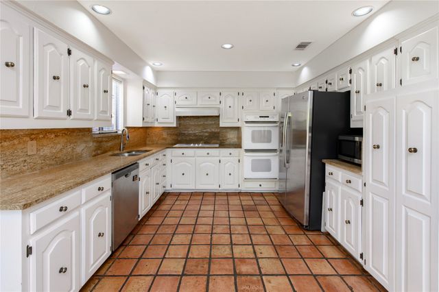 6025 Daven Oaks Drive, Dallas, TX 75248