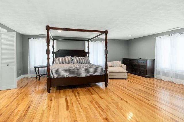 20 Landers Rd, Stoneham, MA 02180