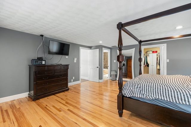 20 Landers Rd, Stoneham, MA 02180