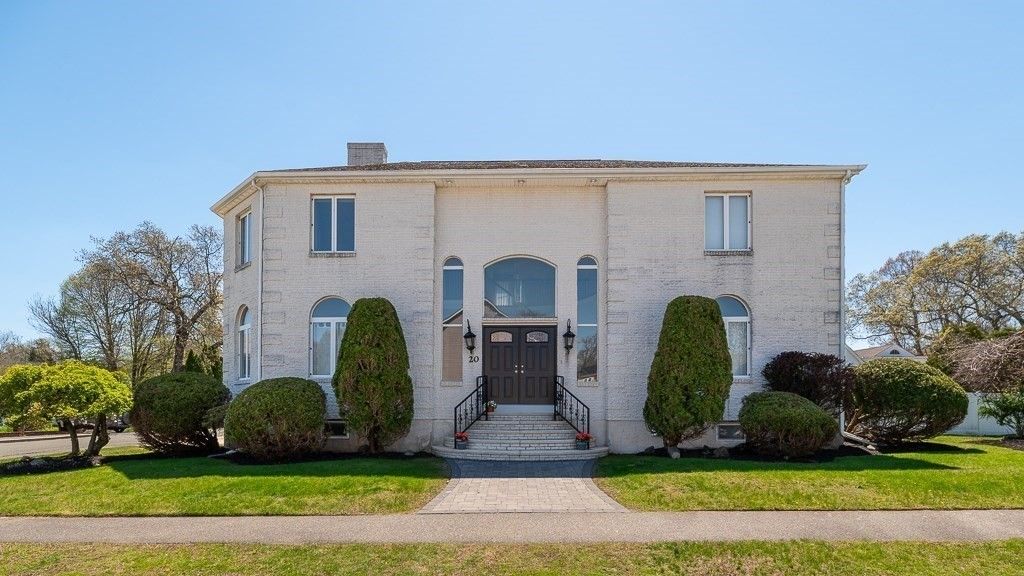 20 Landers Rd, Stoneham, MA 02180