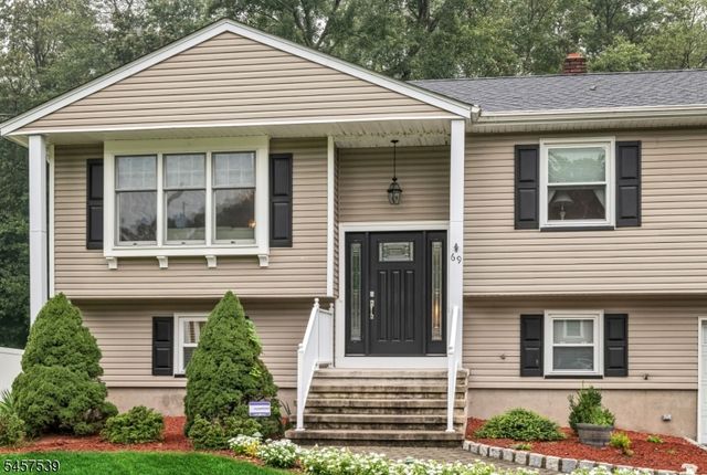 69 Forest Dr, Pequannock Twp., NJ 07444
