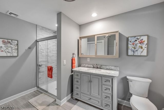 69 Forest Dr, Pequannock Twp., NJ 07444
