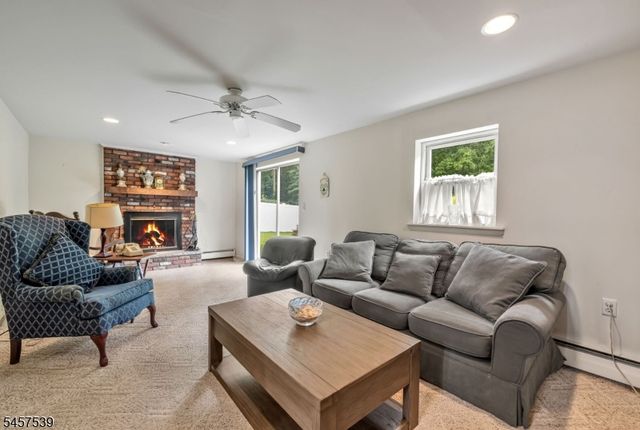69 Forest Dr, Pequannock Twp., NJ 07444