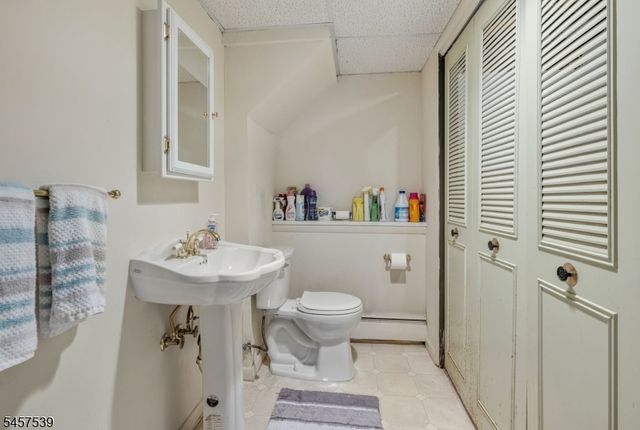 69 Forest Dr, Pequannock Twp., NJ 07444