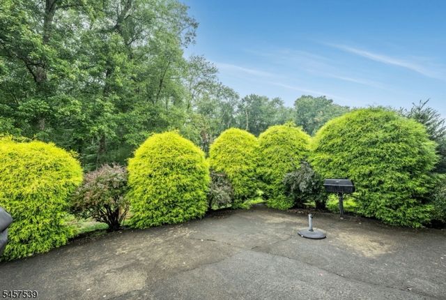 69 Forest Dr, Pequannock Twp., NJ 07444