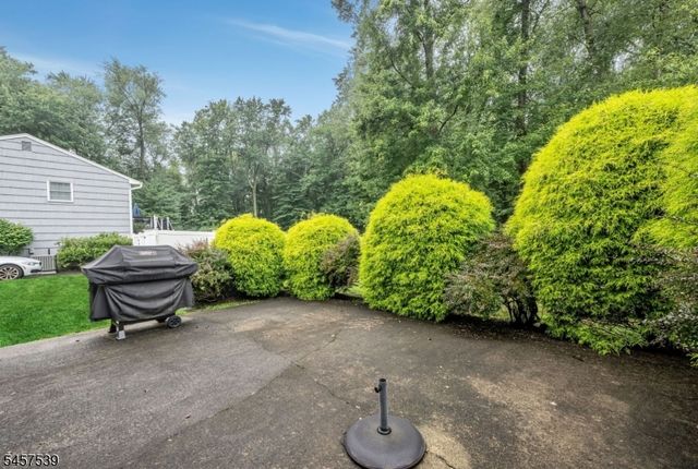 69 Forest Dr, Pequannock Twp., NJ 07444