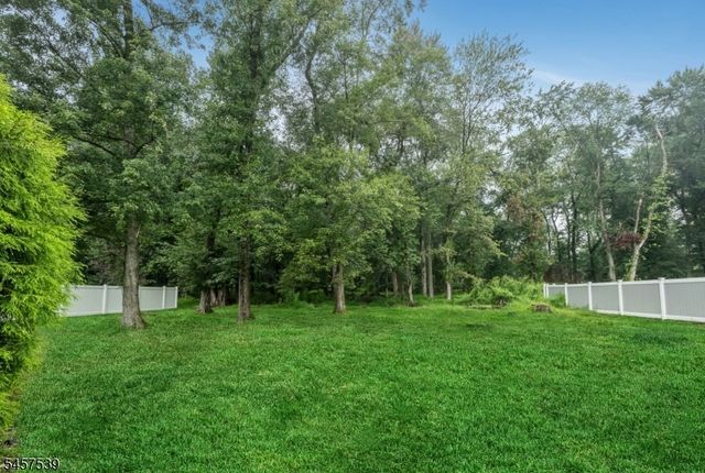 69 Forest Dr, Pequannock Twp., NJ 07444