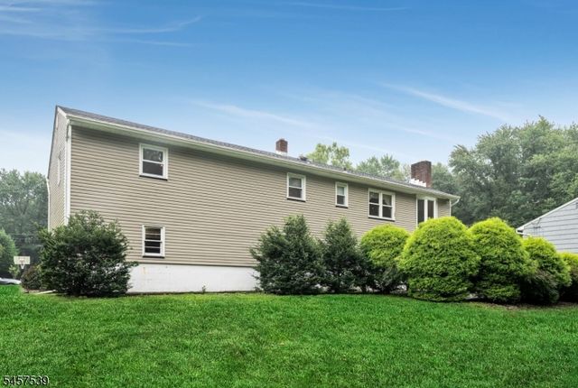 69 Forest Dr, Pequannock Twp., NJ 07444