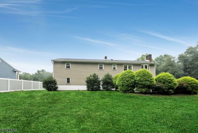 69 Forest Dr, Pequannock Twp., NJ 07444