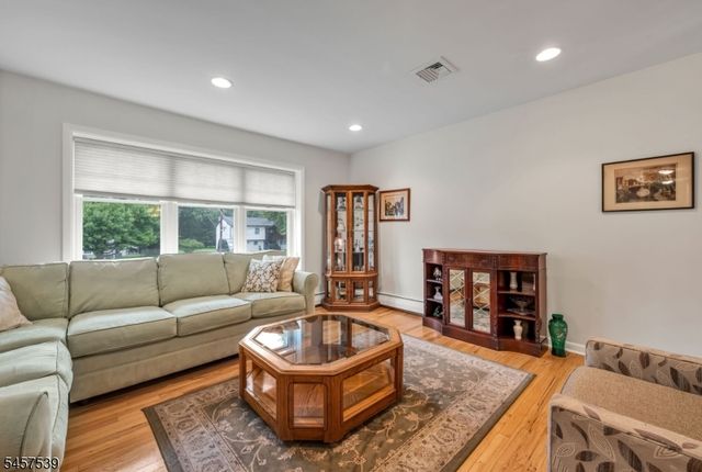 69 Forest Dr, Pequannock Twp., NJ 07444