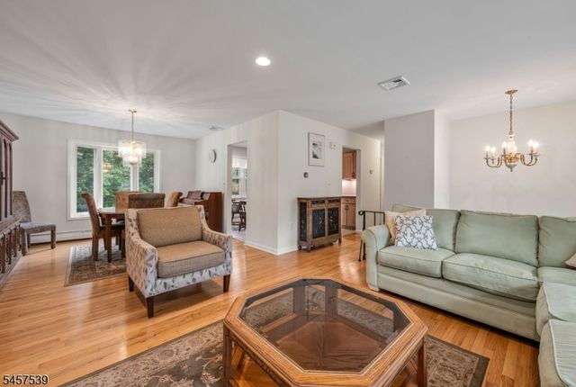 69 Forest Dr, Pequannock Twp., NJ 07444