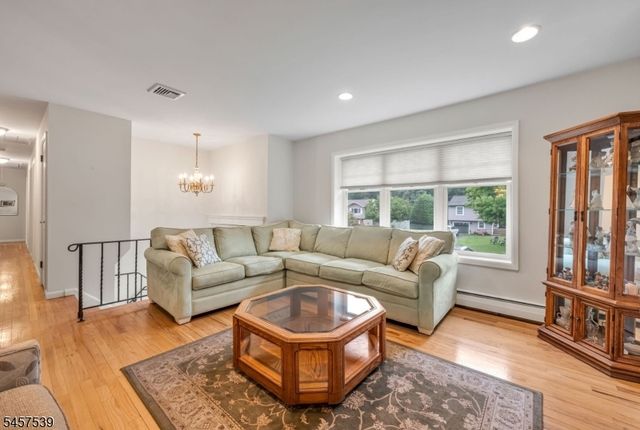 69 Forest Dr, Pequannock Twp., NJ 07444