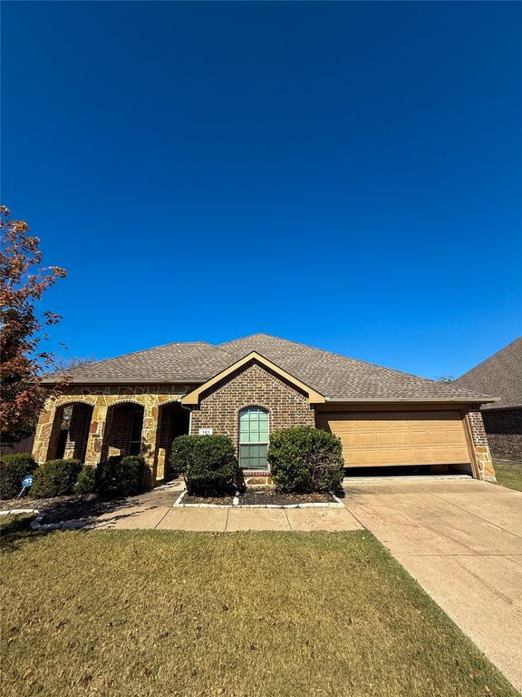 101 Holly Street, Waxahachie, TX 75165