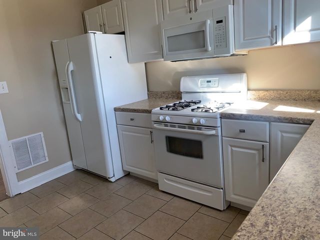 119-121 GRANDVIEW AVE, Pitman, NJ 08071