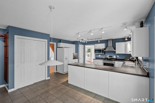 68 Deep Brook Harbor 68, Suffield, CT 06078