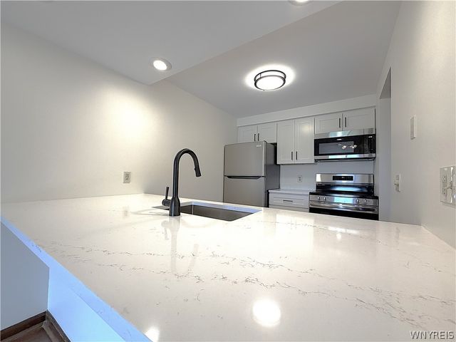 25 Crownview D, Hamburg, NY 14075
