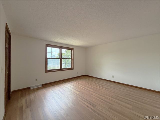 25 Crownview D, Hamburg, NY 14075