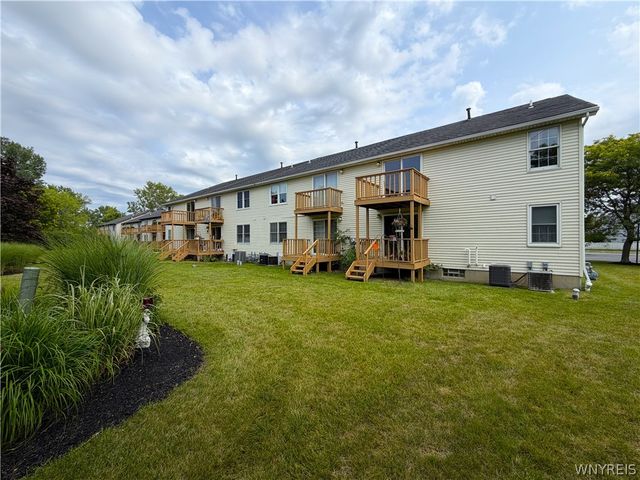 25 Crownview D, Hamburg, NY 14075