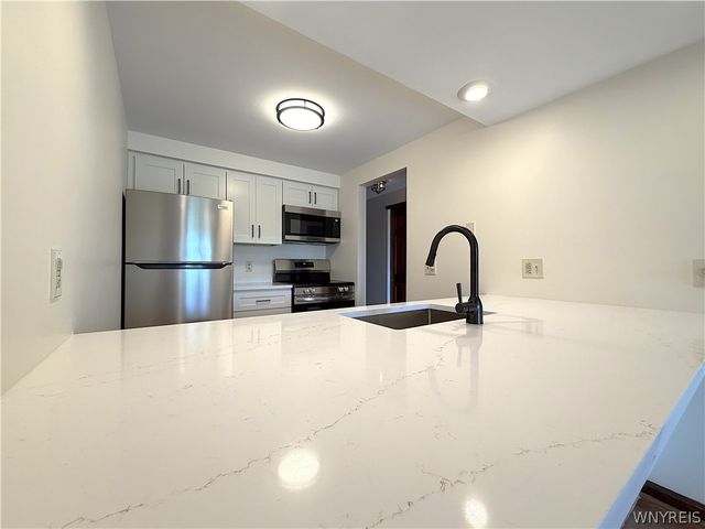 25 Crownview D, Hamburg, NY 14075