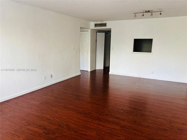 9143 SW 77th Ave B204, Miami, FL 33156