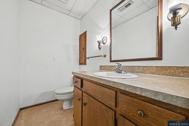 9916 Devonshire Drive, Omaha, NE 68114